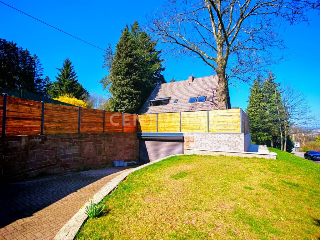 Tolles Haus mit riesiger Garage