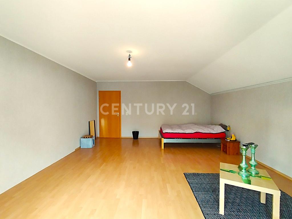 Das erste Schlafzimmer im Dachgeschoss in Richtung Garten