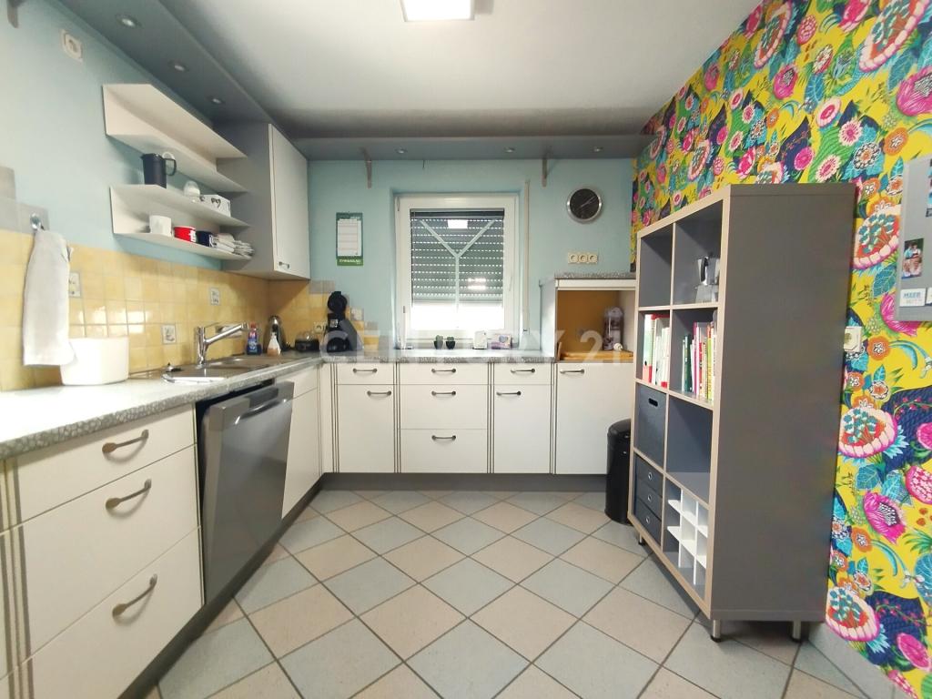 Das exklusive Wohnzimmer in Blickrichtung Essbereich