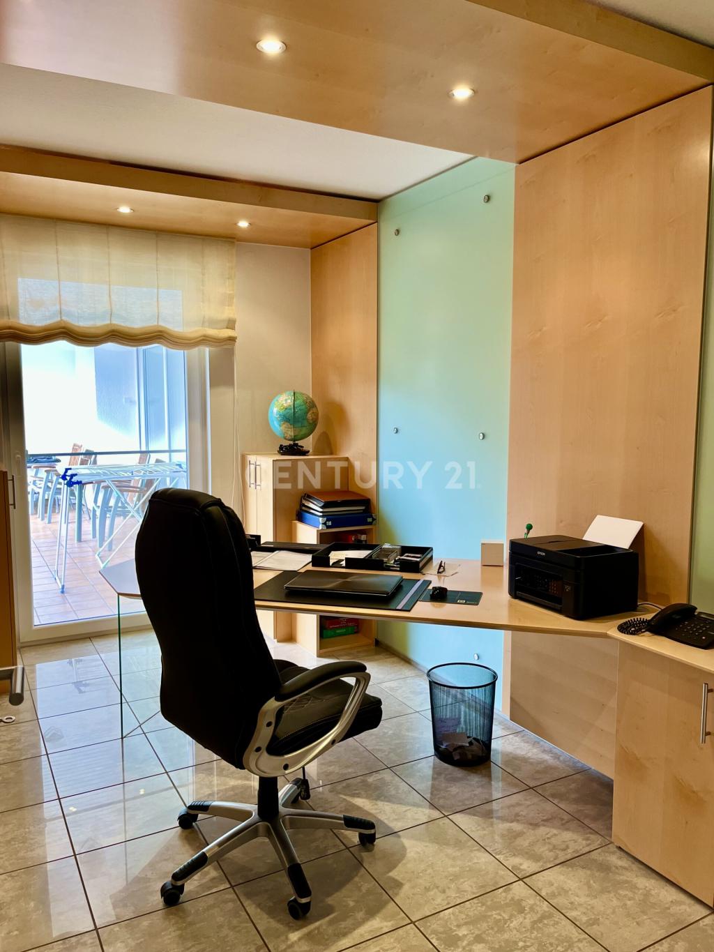 Büro EG
