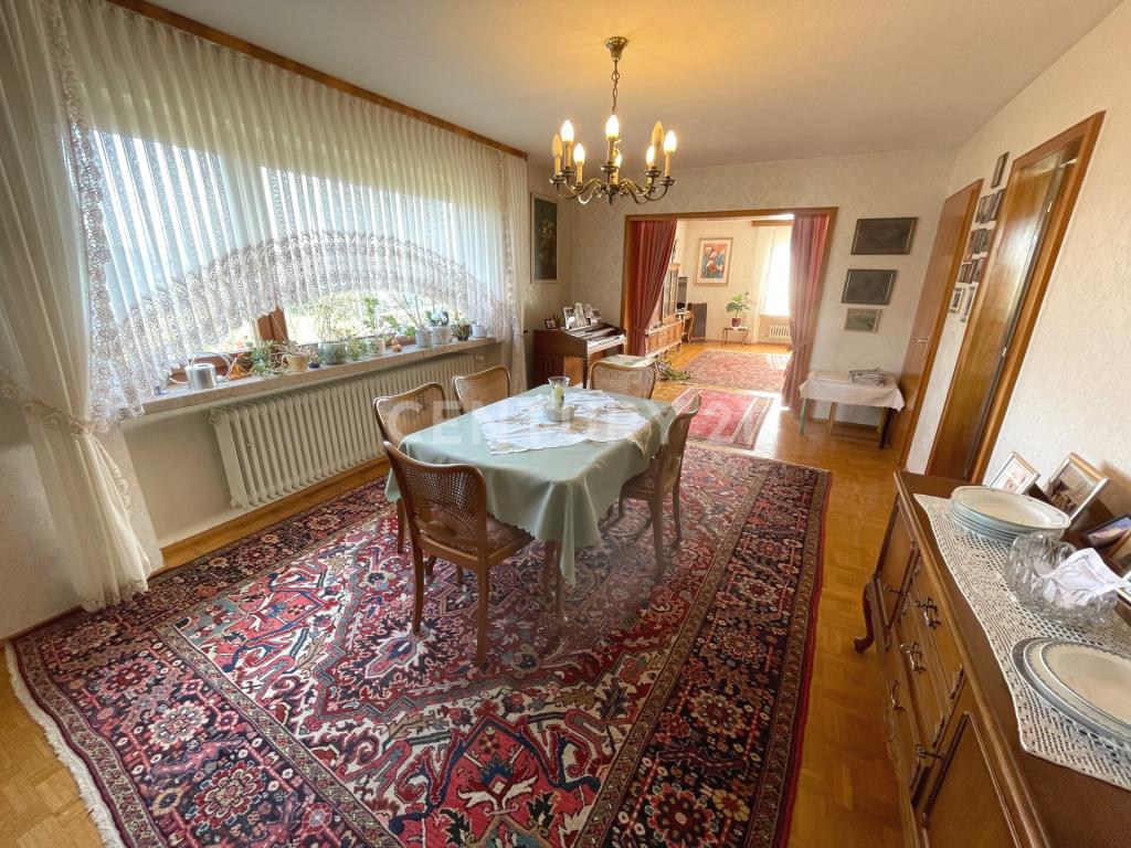 Esszimmer von der anderen Seite. Rechts geht´s in die Küche