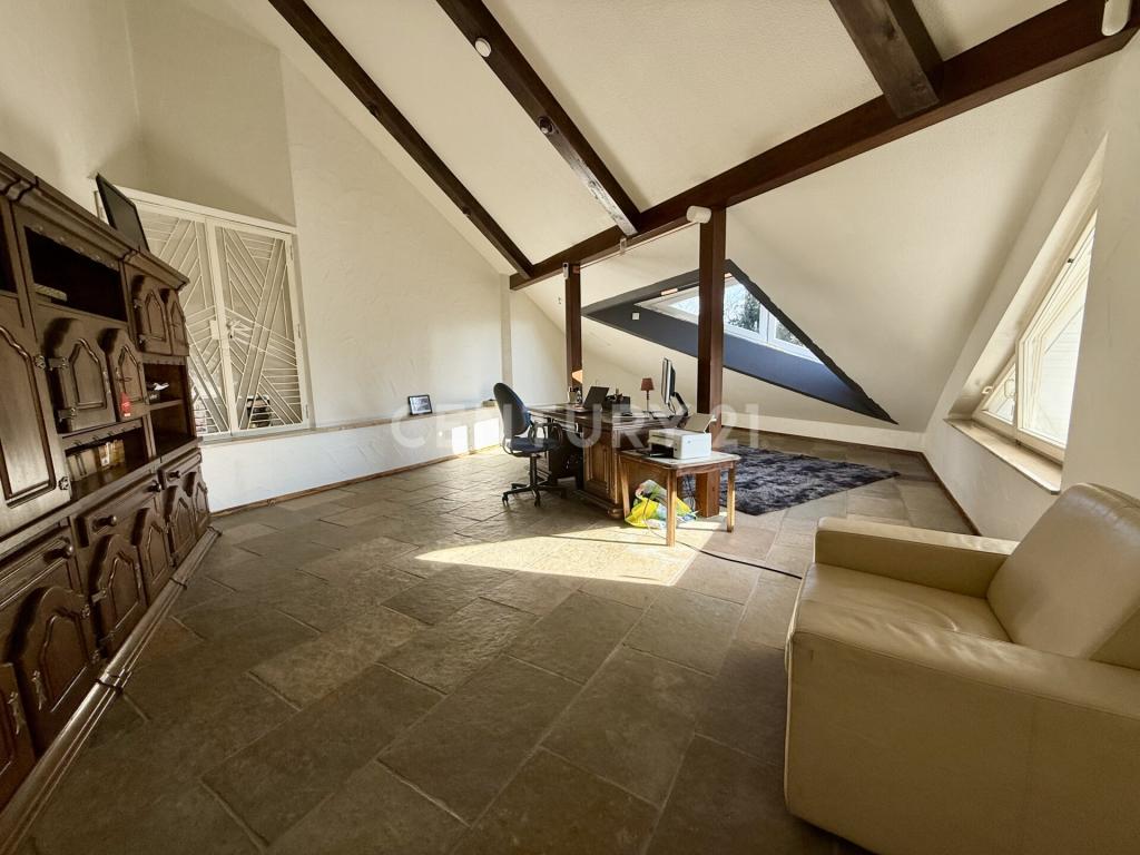weiteres Schlafzimmer/Büro