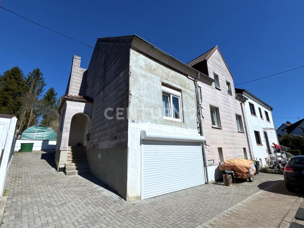 Frontansicht mit Garage
