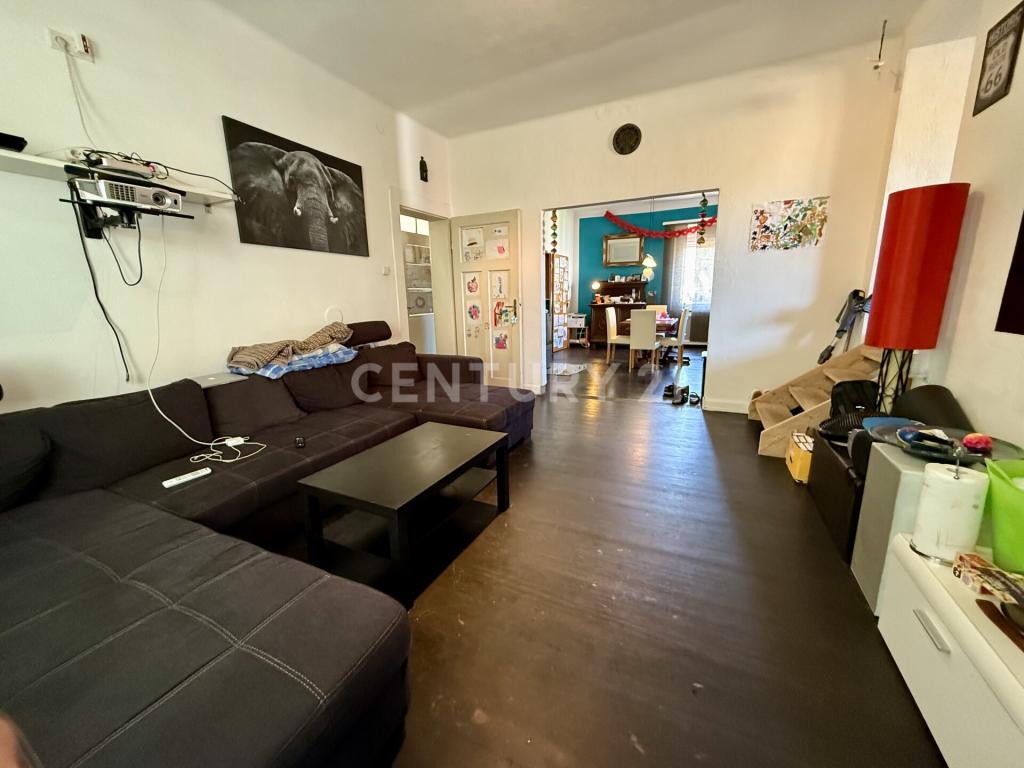 Halb offenes Wohnzimmer EG