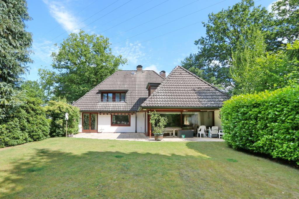 KEYBILD_Rückseite Haus und Garten