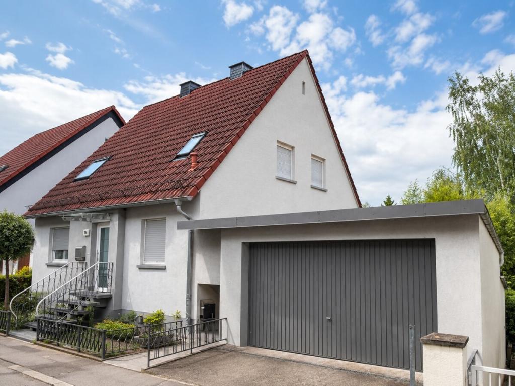 Zweifamilienhaus mit Garten und flexiblen Nutzungsmöglichkeiten – einzeln oder komplett anmietbar - Foto 3
