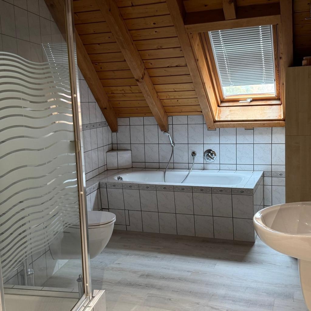 Großzügige Maisonette-Wohnung mit offenem Wohn-Ess-Bereich & Balkon - Foto 4