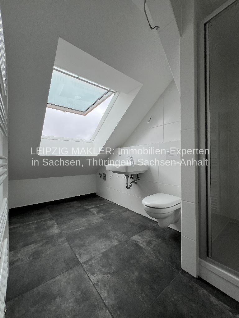 Frisch sanierte 3-Zimmer-Wohnung im Dachgeschoss - KEIN LIFT, KEIN BALKON - Photo 2