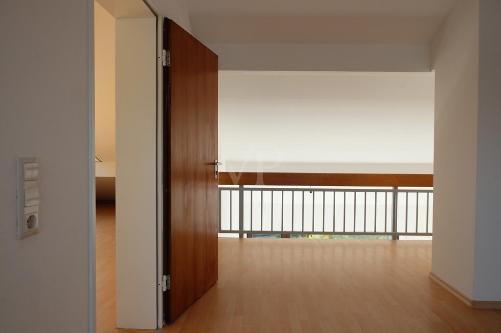 OG mit Blick ins Wohnzimmer