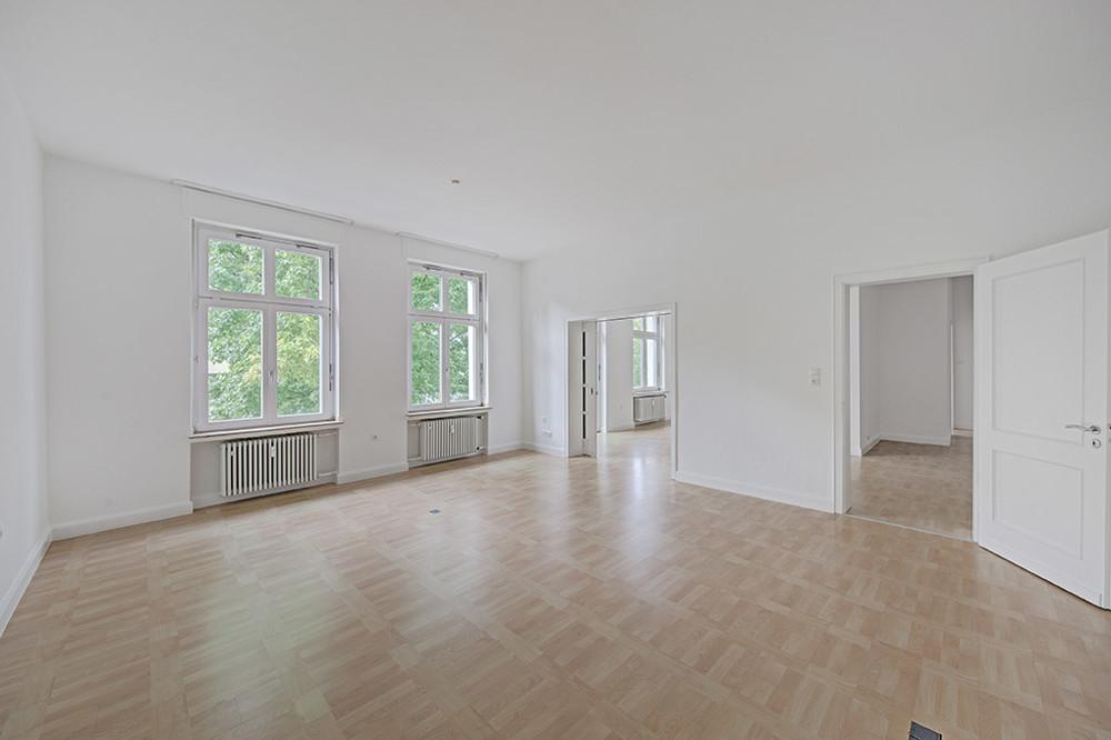 Altbauwohnung mit drei Balkonen und Garage im Konsulatsviertel - Photo 2