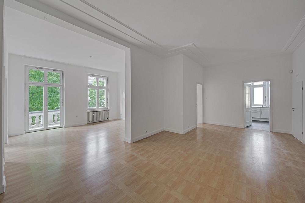 Altbauwohnung mit drei Balkonen und Garage im Konsulatsviertel - Photo 3