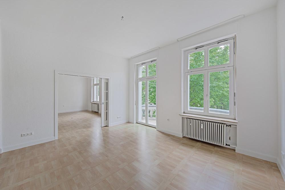 Altbauwohnung mit drei Balkonen und Garage im Konsulatsviertel - Photo 4