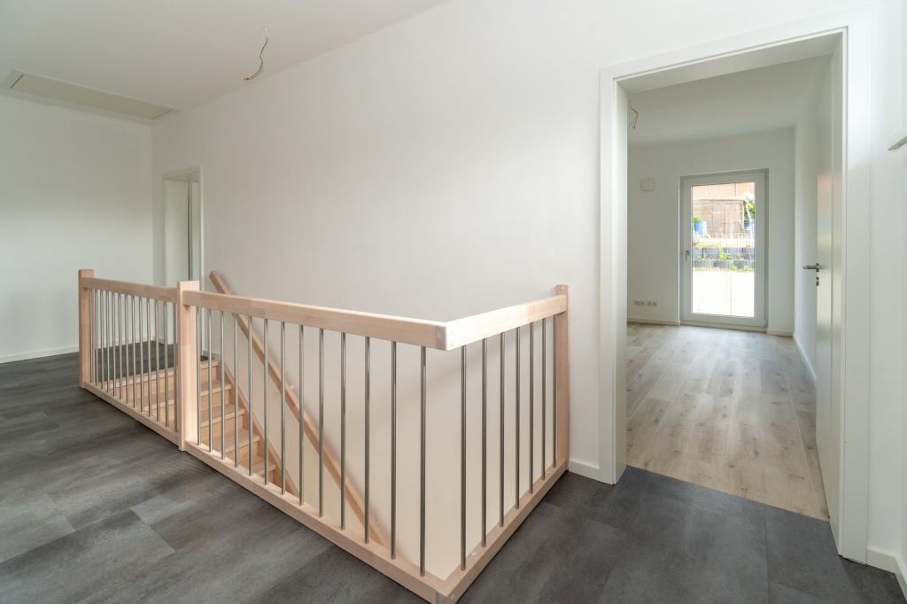 Flur und Treppe OG