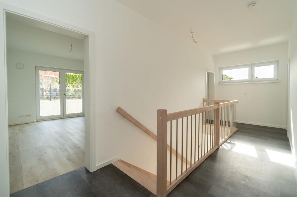 Flur mit Blick ins Schlafzimmer