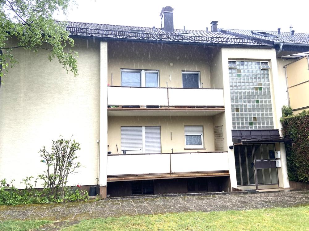 Eingang und Balkone