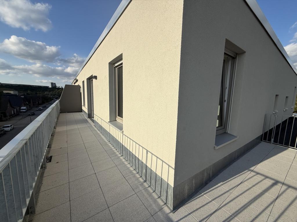 Lichtdurchflutetes Penthouse mit Sonnenterrasse und stilvollem Neubauflair - Photo 3