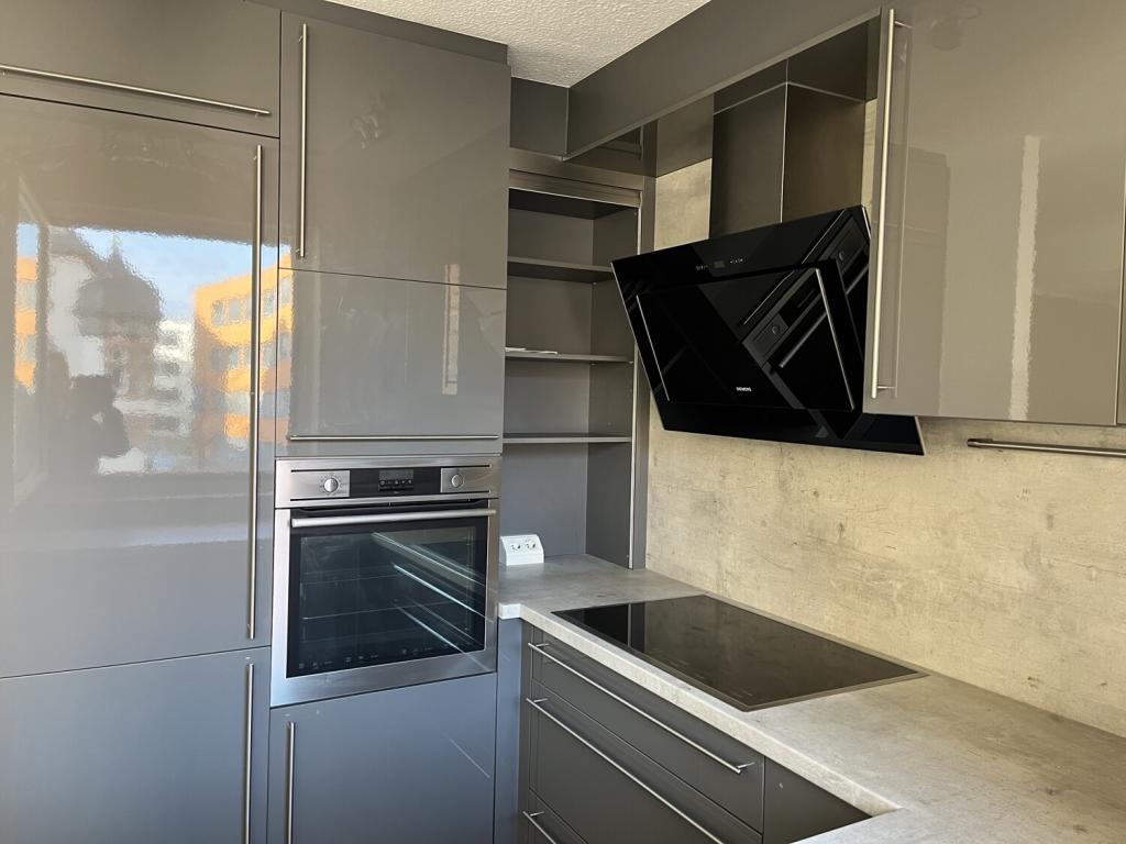 Küche mit Einbauküche