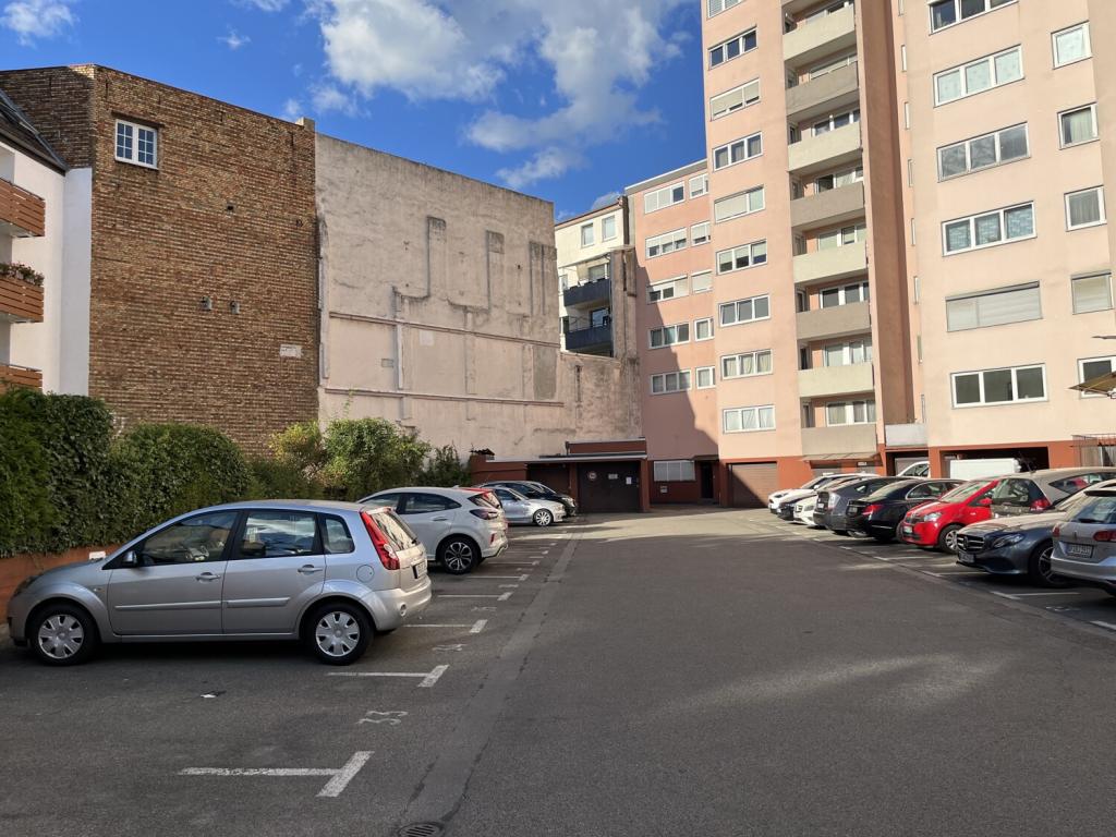 2 Freiplätze, 1 Garage