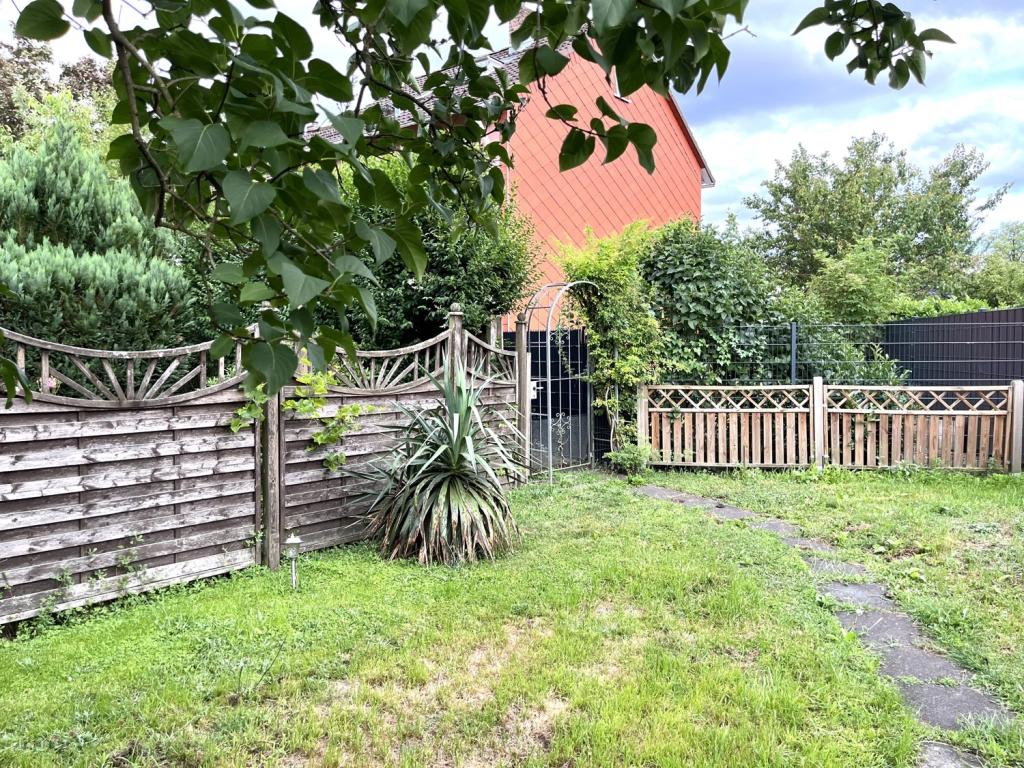 Garten mit Grünfläche