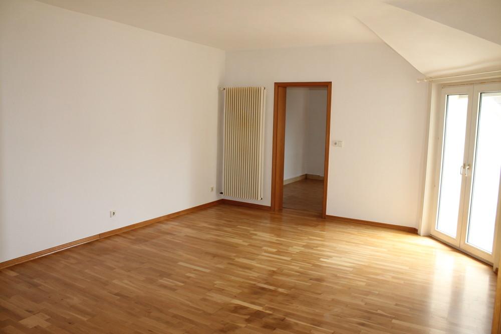 Gemütliche Dreizimmerwohnung mit Loggia und Garage - Nähe Wilhelmsplatz - Photo 2