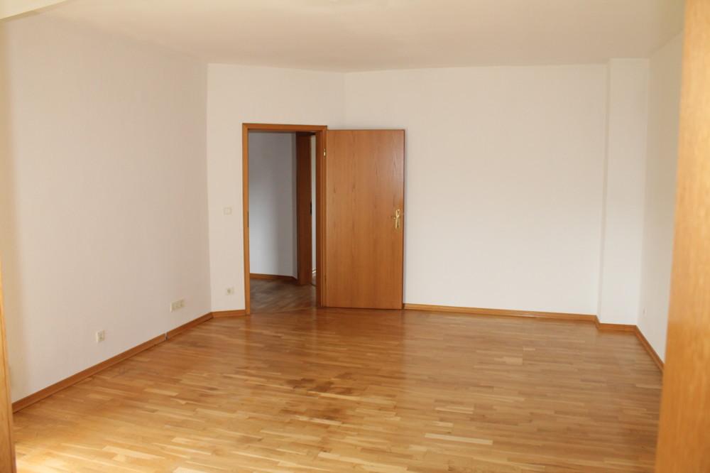 Gemütliche Dreizimmerwohnung mit Loggia und Garage - Nähe Wilhelmsplatz - Photo 3