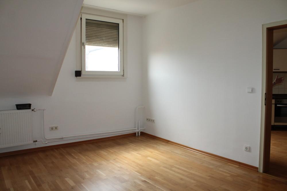 Gemütliche Dreizimmerwohnung mit Loggia und Garage - Nähe Wilhelmsplatz - Photo 4