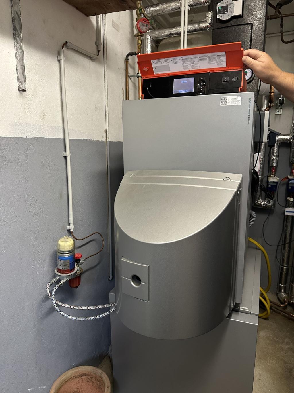 neuwertige Ölzentralheizung