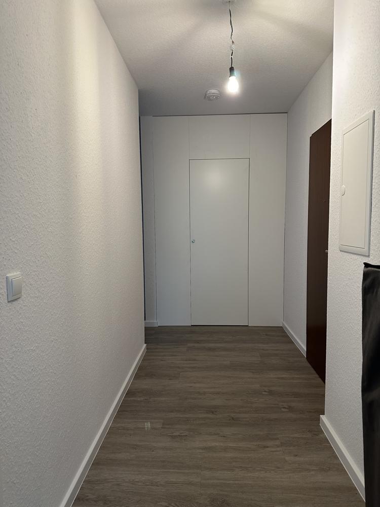 Flur mit Wandschrank