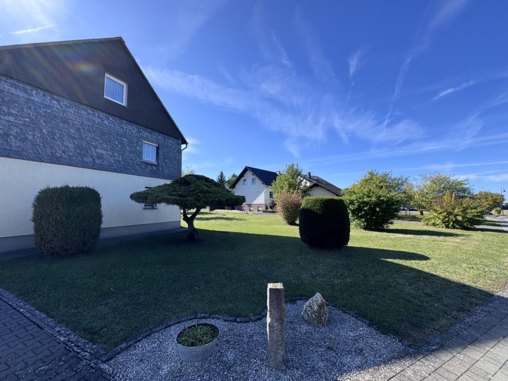 Außenansicht vor dem Haus