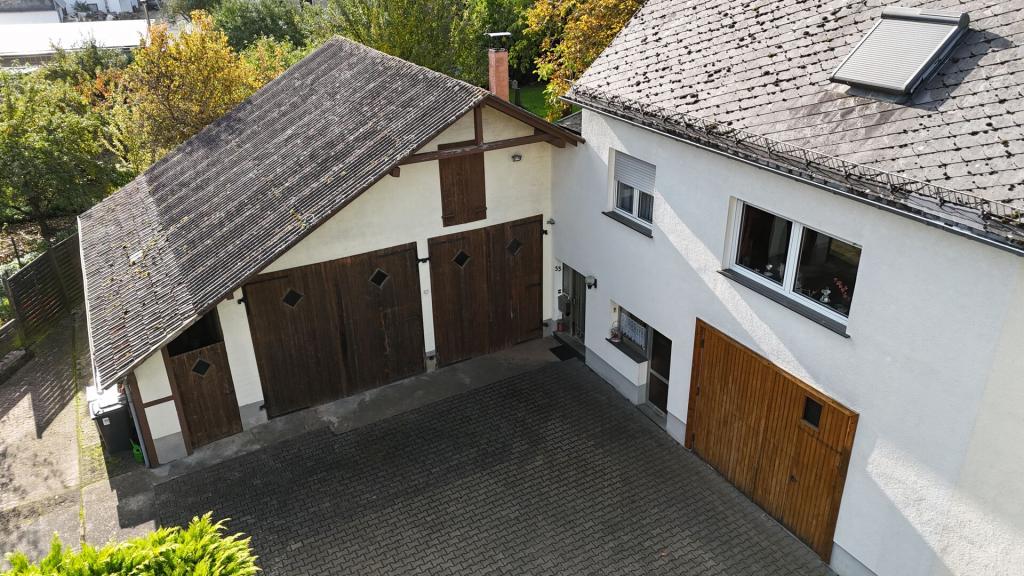 Garagen und Eingang "Neubau"