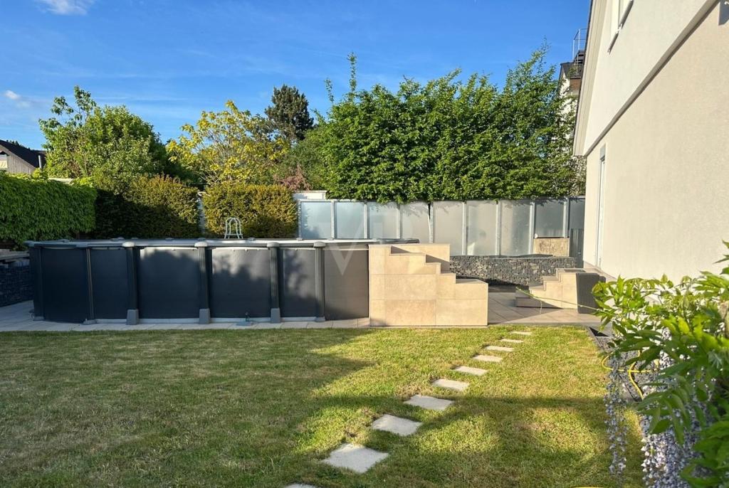 Garten mit Pool