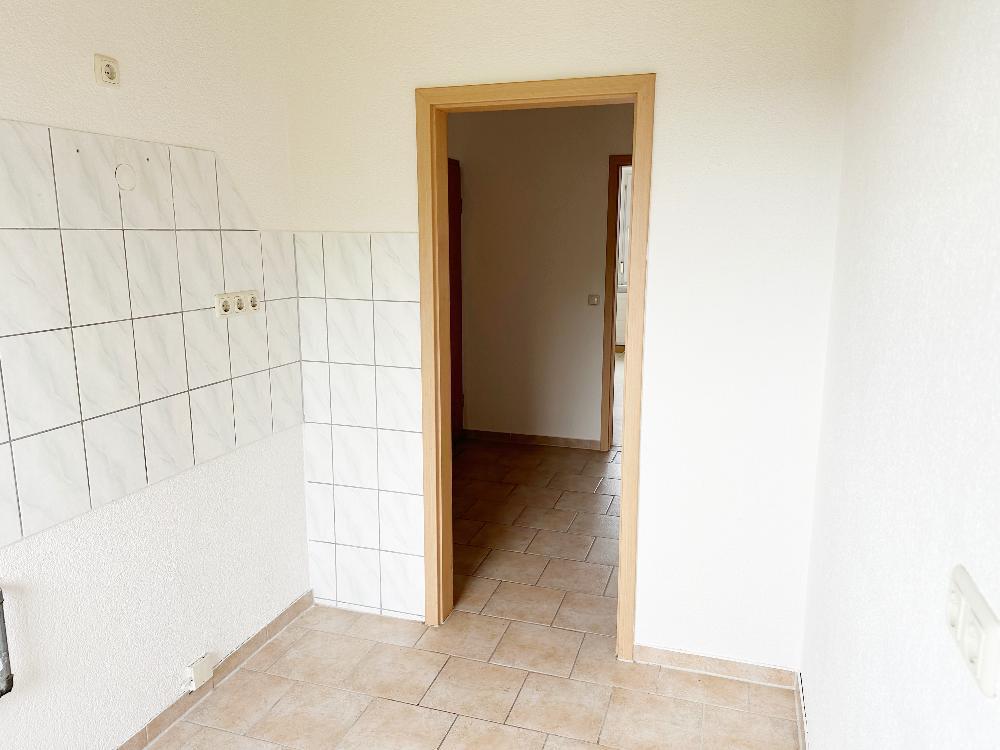 Küche mit Blick Richtung Flurbereich