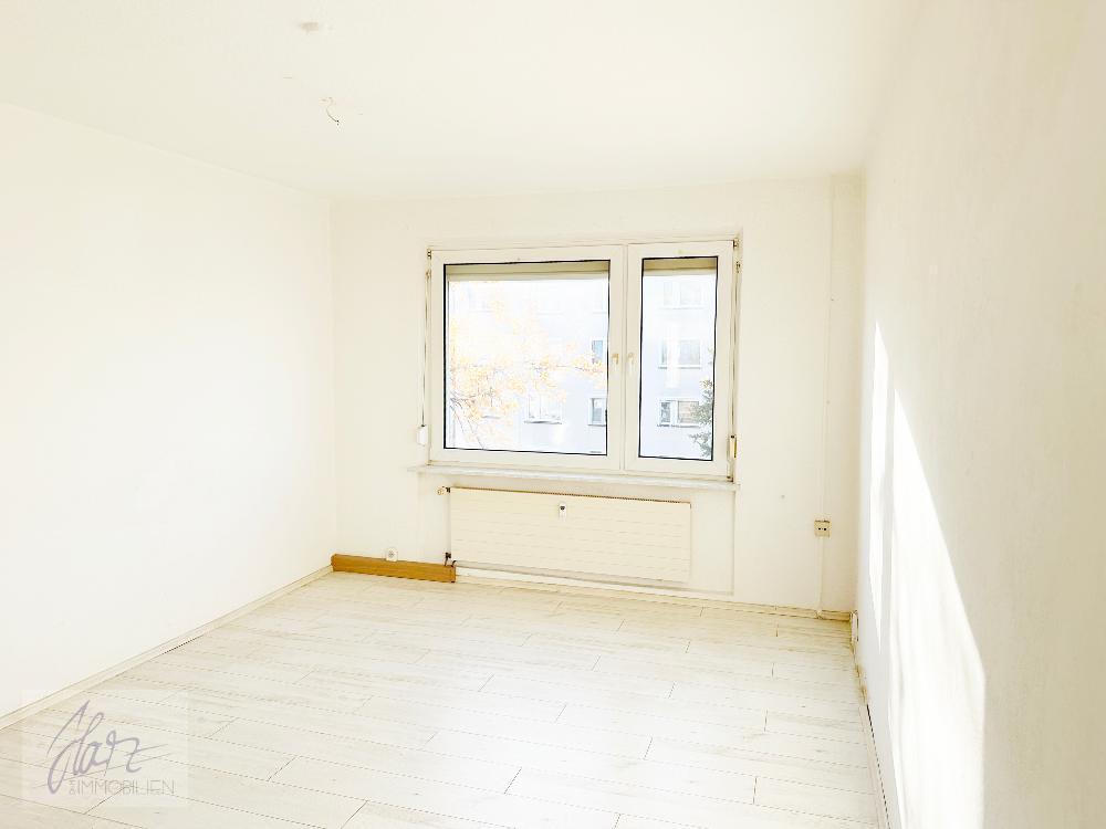 *** IHR NEUES ZUHAUSE WARTET – 3-RAUM-WOHNUNG IN ZEITHAIN MIT RENOVIERUNGSVORTEIL ZUR MIETE! *** - Photo 1
