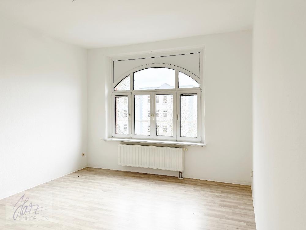 ***ALTBAUCHARME MIT 2 BALKONEN UND BLICK INS GRÜNE*** – 2-Raumwohnung in zentrumsnaher Lage von Alt‑Riesa zu vermieten - Photo 2