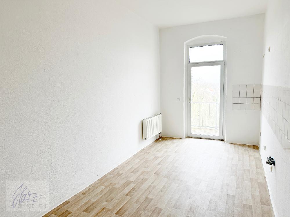 ***ALTBAUCHARME MIT 2 BALKONEN UND BLICK INS GRÜNE*** – 2-Raumwohnung in zentrumsnaher Lage von Alt‑Riesa zu vermieten - Photo 3