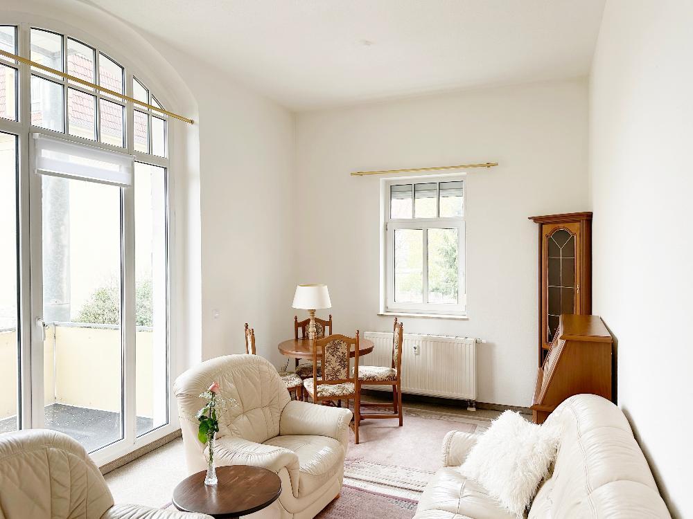 ***VOLL MÖBLIERTE TRAUMWOHNUNG - EINZIEHEN UND SOFORT ZU HAUSE SEIN*** 2,5 Raumwohnung mit Balkon und Tageslichtbad zu vermieten - Photo 3