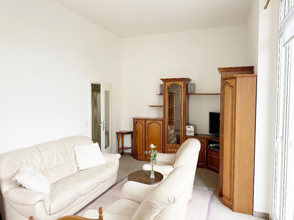 ***VOLL MÖBLIERTE TRAUMWOHNUNG - EINZIEHEN UND SOFORT ZU HAUSE SEIN*** 2,5 Raumwohnung mit Balkon und Tageslichtbad zu vermieten - Photo 1
