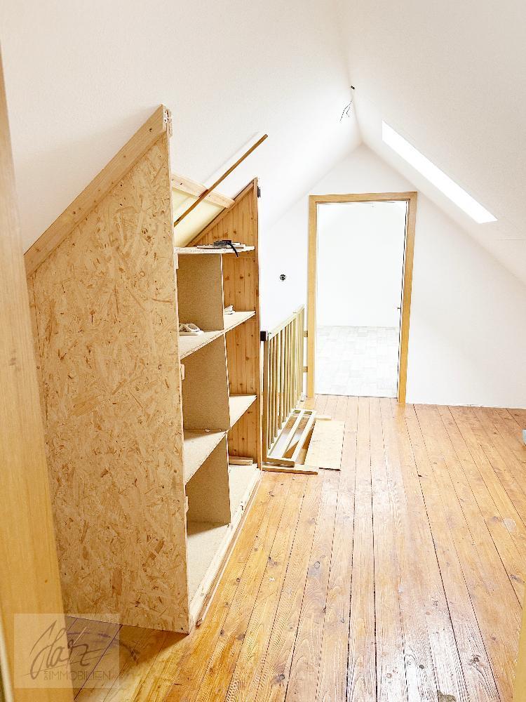 ***VIEL PLATZ & BESONDERER WOHNCHARAKTER – 6-ZIMMER-MAISONETTE MIT KAMIN*** ab demnächst zu vermieten - Foto 5
