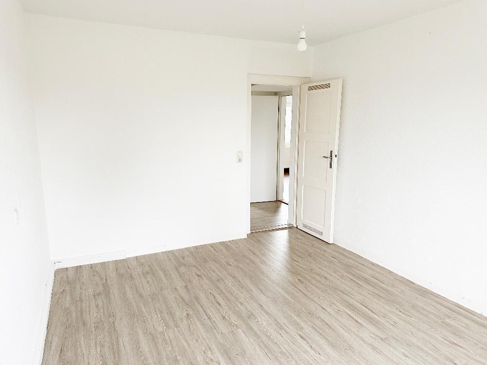Schlafzimmer mit Blick Richtung Flurbereich