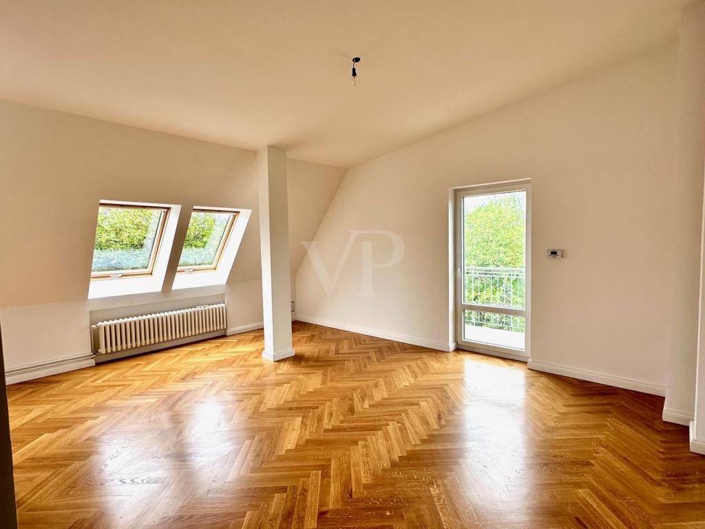 lichtdurchflutete Dachgeschosswohnung mit Westbalkon