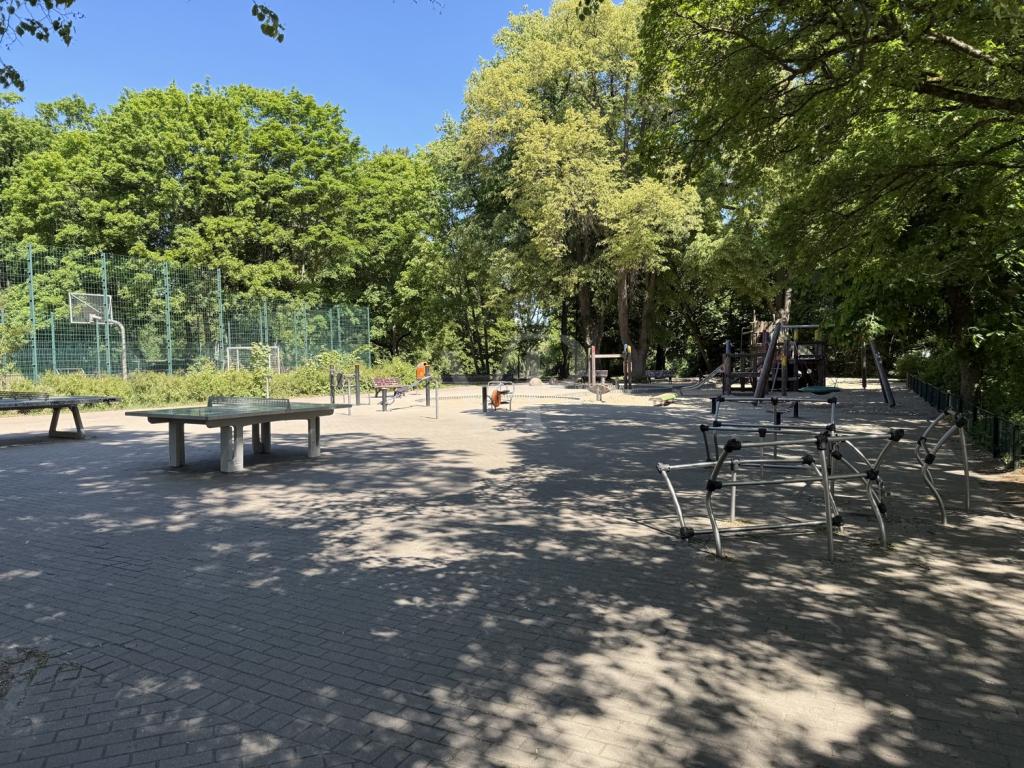 Spiel/Sportplatz Obersee