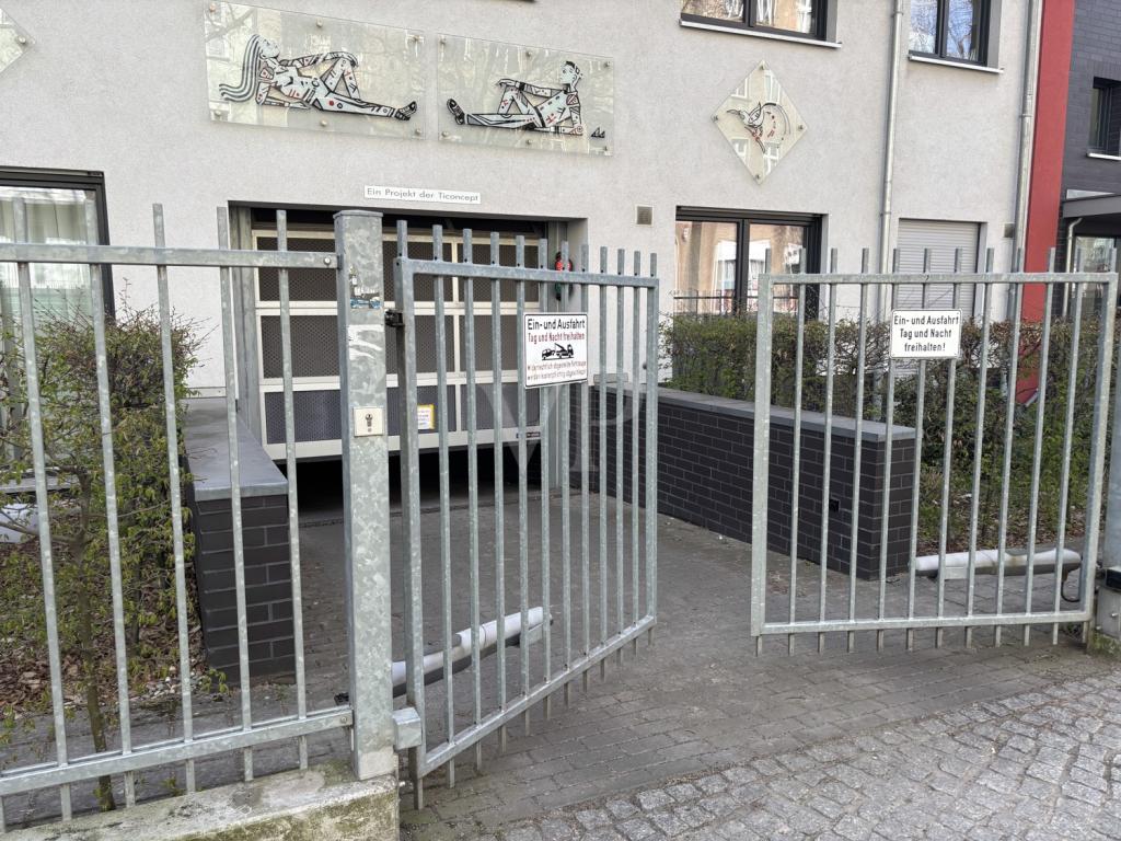 Tiefgarageneinfahrt