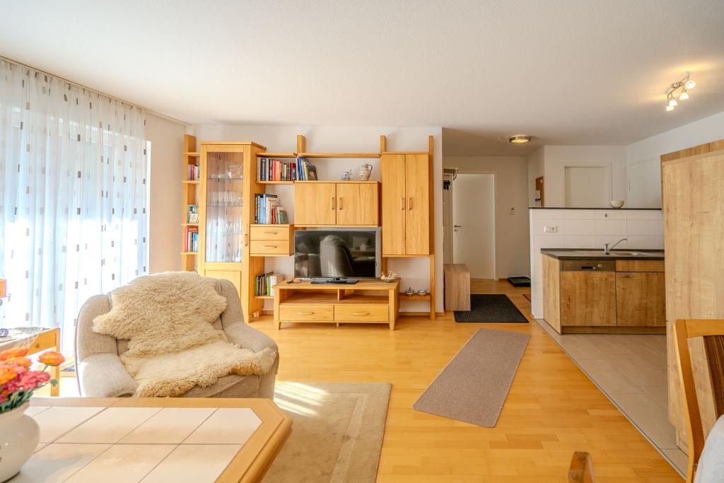 Attraktive 2,5-Zimmer-Wohnung mit großzügigem Wohnbereich und Südbalkon - Foto 2