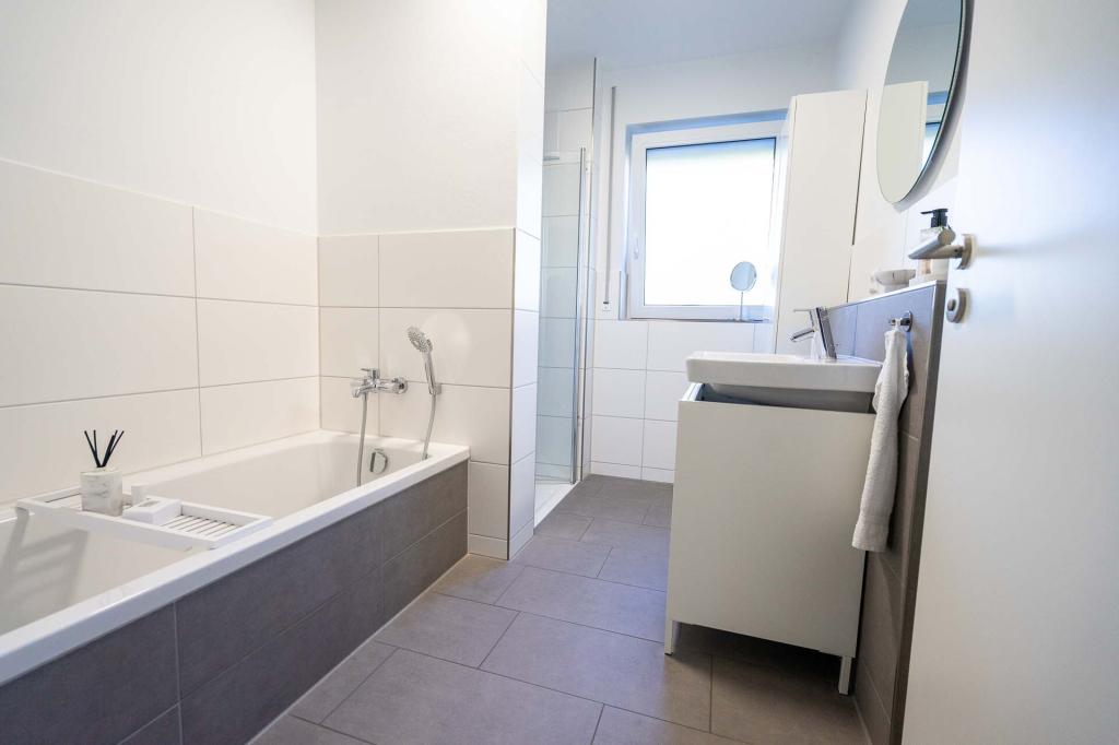 Moderne 2-Zimmer-Erdgeschosswohnung mit Loggia und hochwertiger Ausstattung - Foto 5