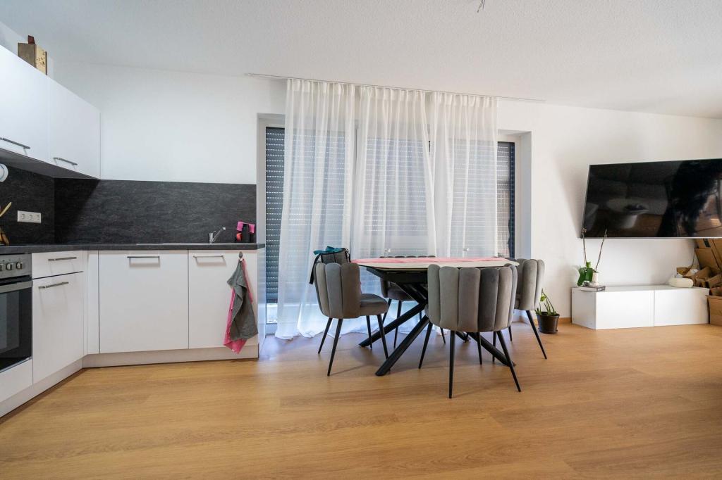 Moderne 2-Zimmer-Erdgeschosswohnung mit Loggia und hochwertiger Ausstattung - Foto 2