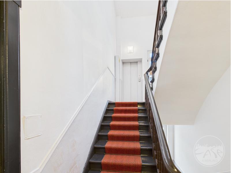 N4_Aufzug_Treppe