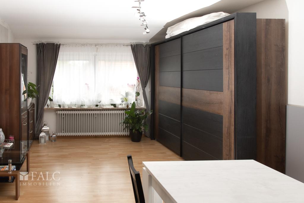 Kinderzimmer/ Büro OG