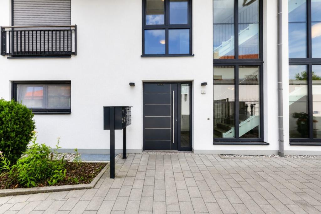 Moderne 3-Zimmer-Dachgeschosswohnung mit Ostbalkon - Foto 5
