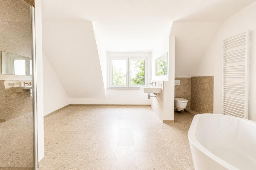 ERSTBEZUG! Exklusive 2,5-Zimmer-Maisonettewohnung mit Townhouse-Feeling - Photo 2