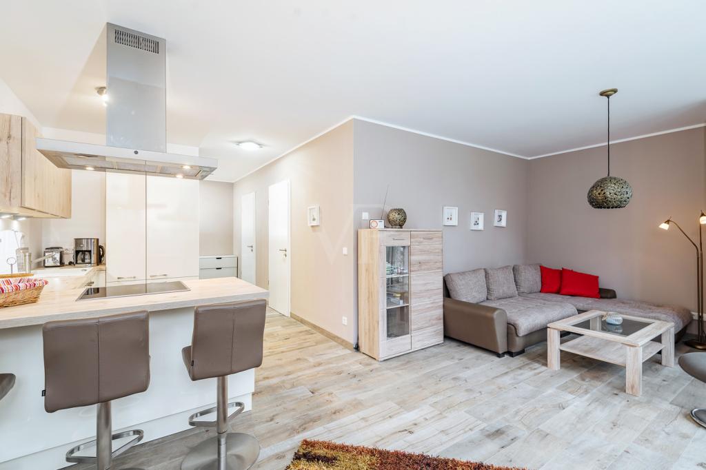 Modernes Wohnen auf Zeit – Erdgeschosswohnung mit Terrasse im Dünenquartier Warnemünde - Photo 1